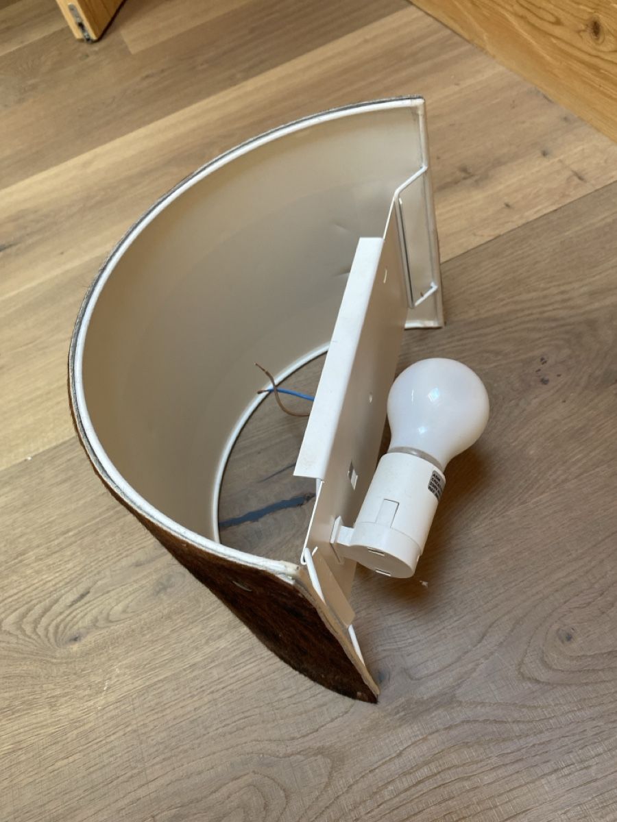 Lampade: Wandlampe aus Kuhfell Chalet – Usato da Saanenmöser venduto da ballerinas 1