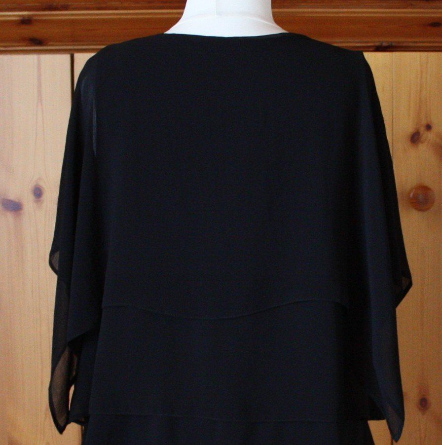 Camicette: Bluse Kurzarm C & A schwarz Gr. 44-46 – Usato da Flüelen venduto da Diversicum-Curvy 8