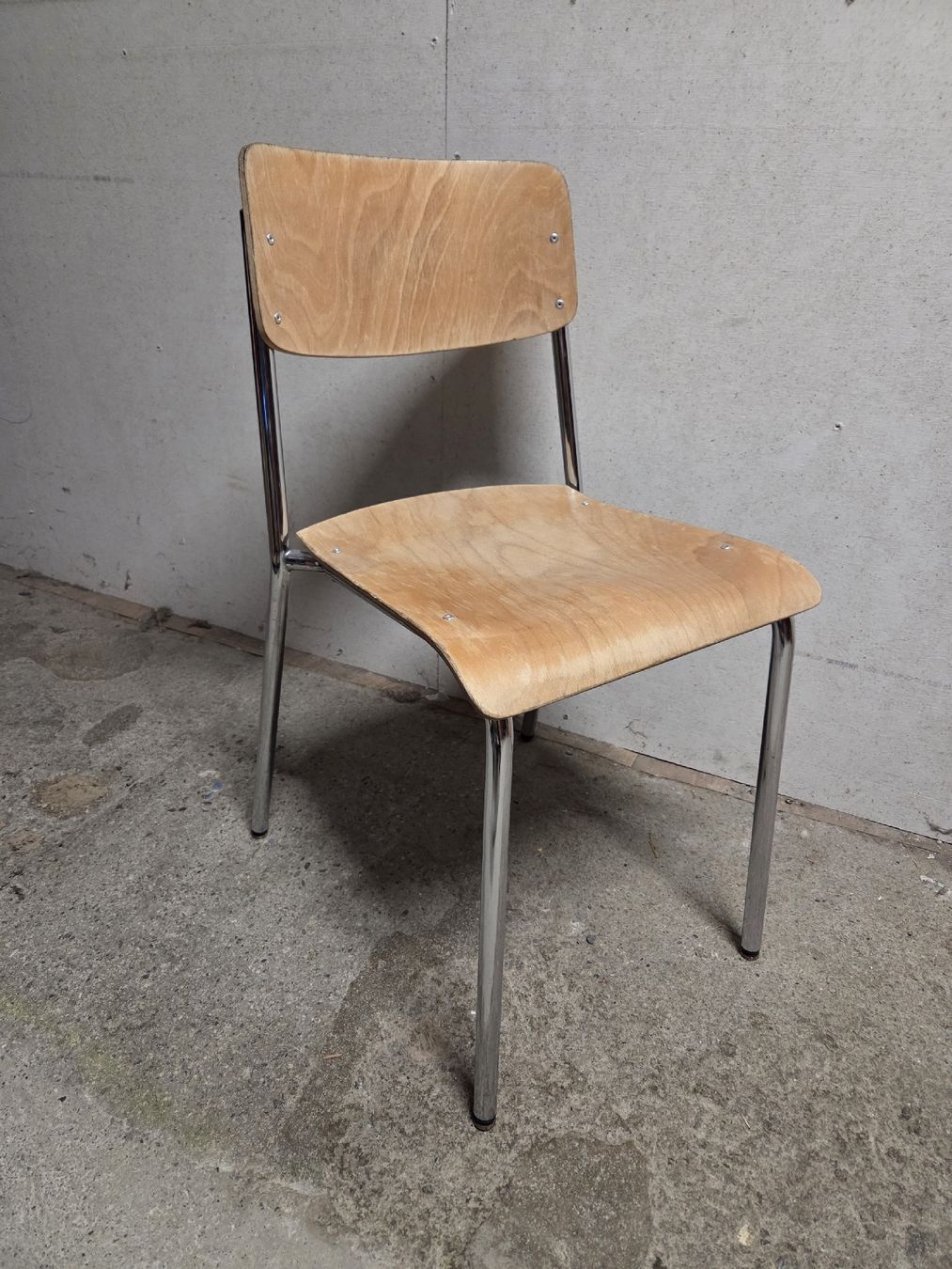 Stühle: Original Rivarex Stuhl, 50 Stk Stapelstühle – Gebraucht aus Betschwanden von DariMiMu