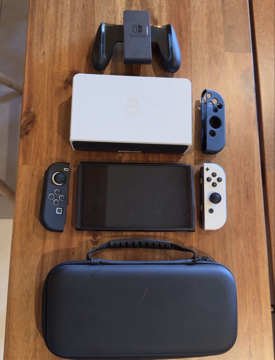 Nintendo Consoles: Nintendo Switch Oled – D'occasion à Matzingen par san_zh2r