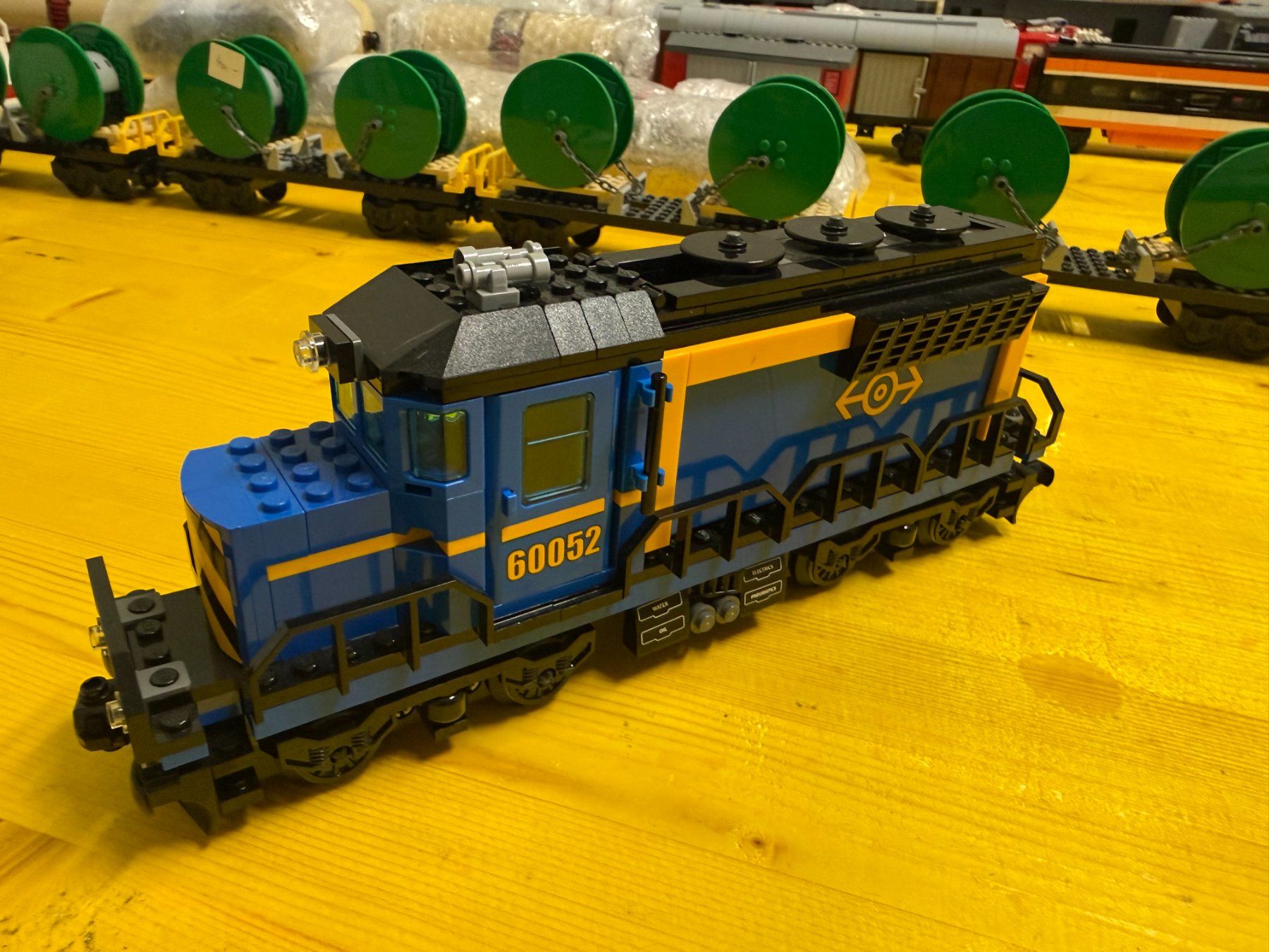 Lego Spielzeuge: LEGO Güterlokomotive 60052 – Gebraucht aus Giswil von Raglauna