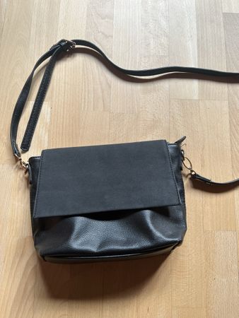 Schicke schwarze Umhängetasche, neuwertig