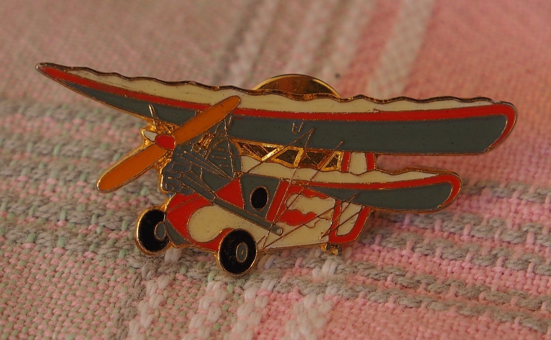 Placchette & Badge: pins pou du ciel avion rare – Usato da Ovronnaz venduto da Etagne68