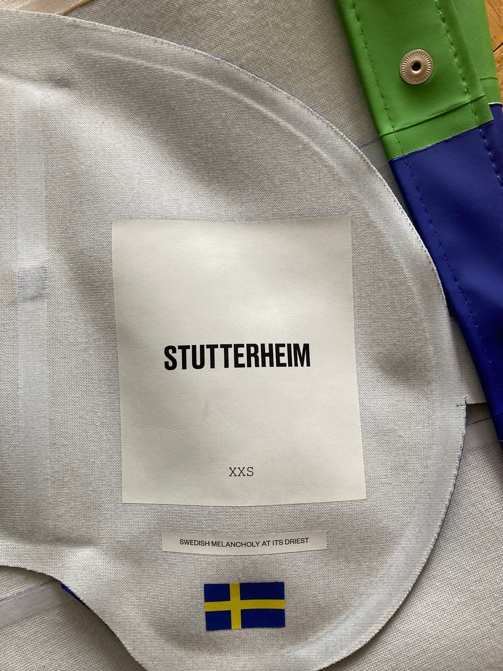 Stutterheim Cappotti: Farbenfroher Stutterheim-Regenmantel, schwedisches Design – Usato da Zürich venduto da Selamatt01 5