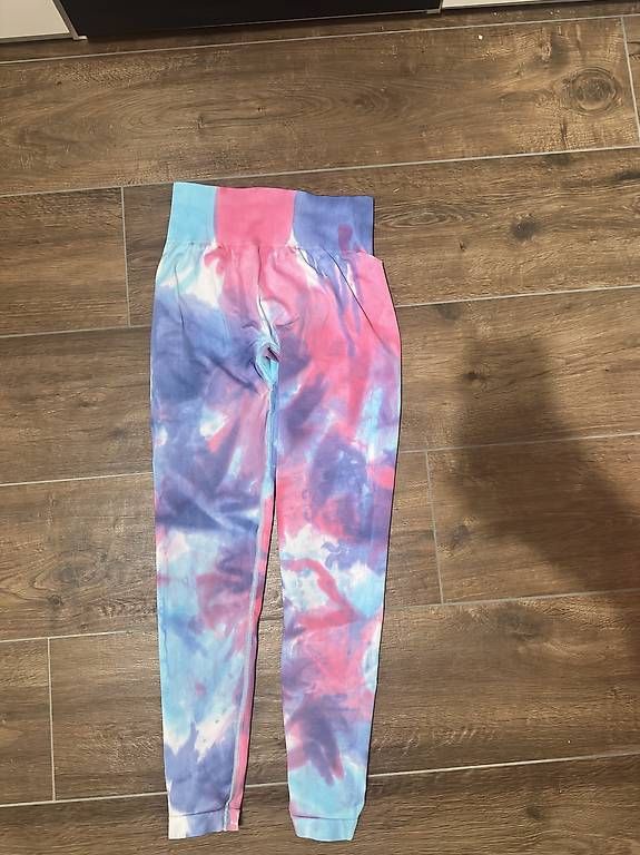 Leggings: Teveo Leggins collection tie dye – Usato da Rickenbach LU venduto da nur_lars 1