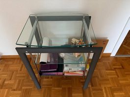 Meuble en verre et métal