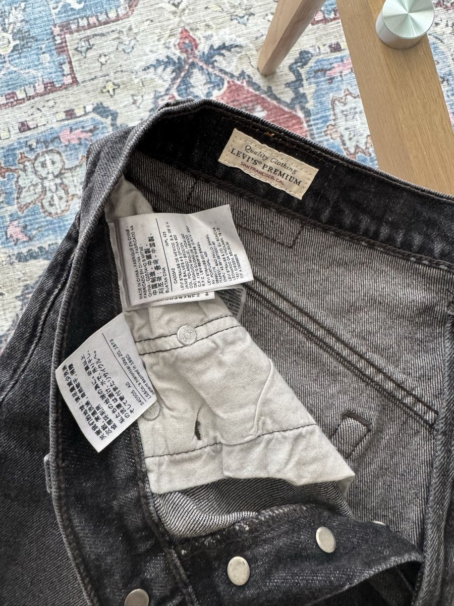 Levi's Jeans: Levi's Damen Shorts schwarz – Usato da Bottighofen venduto da mlj_5dlb 2