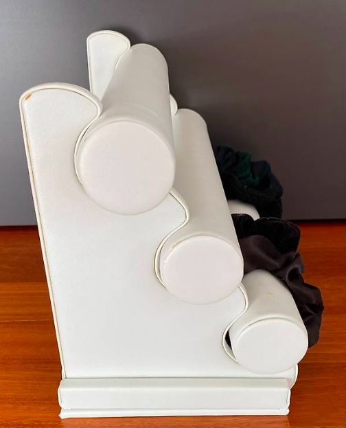 Wandhalterungen: Weisses Scrunchie Gestell / Haargummi Halter – Gebraucht aus Embrach von ale_v5qn 1