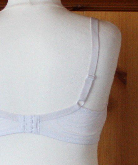 Autres dessous: BH weiss 85DD (22) – D'occasion à Flüelen par Diversicum-Curvy 5