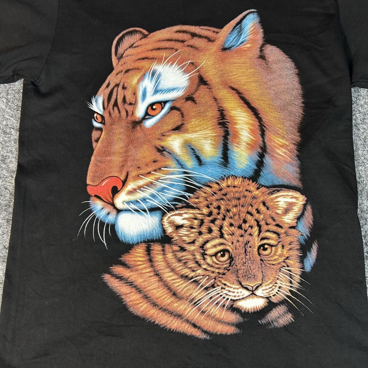 T-shirt: Graphic tee tigers – Nuovo (secondo la descrizione) da La Sagne NE venduto da Matlasape 2