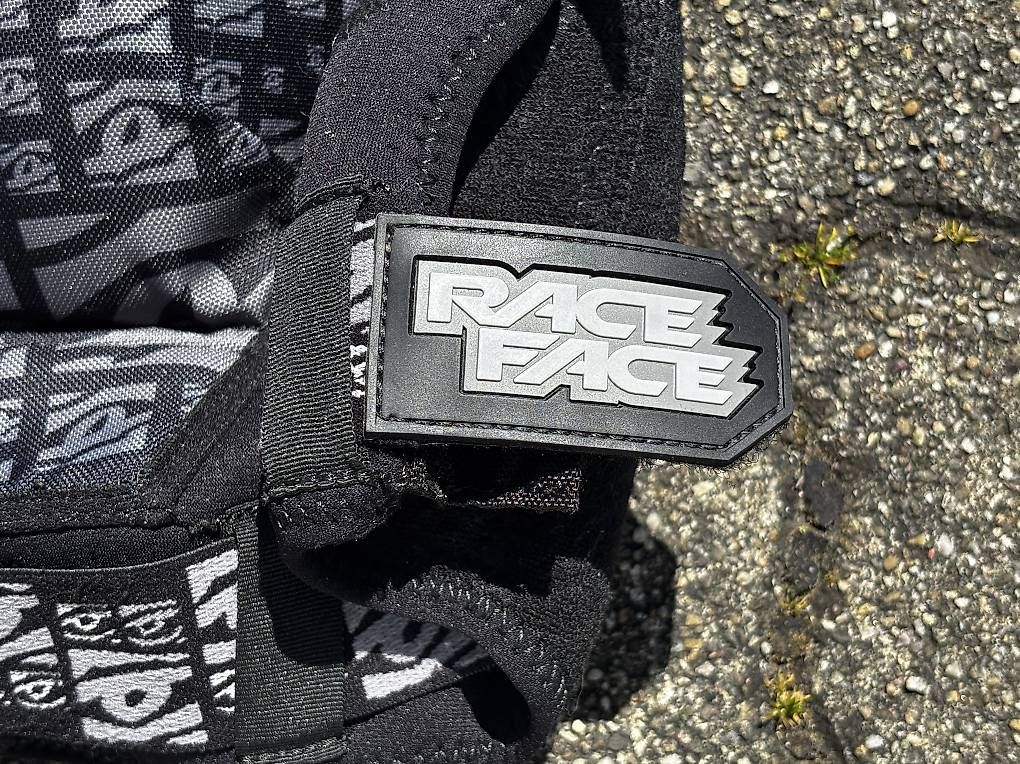 Race Face Protezioni & Imbottiture: Race Face Knieschoner – Usato da Walterswil SO venduto da Sunshineyupi 2
