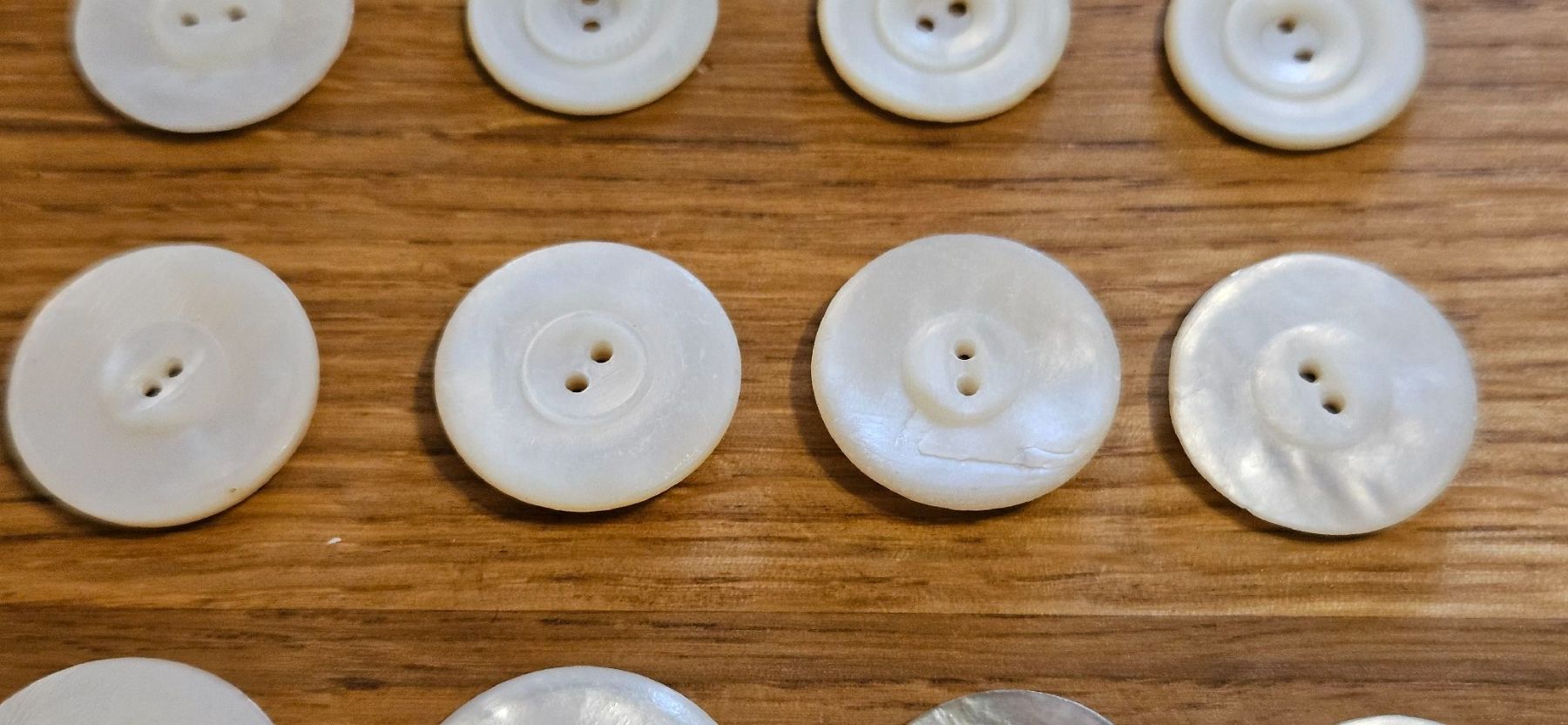 Bottoni: 25 boutons anciens en nacre – Usato da Carouge GE venduto da Lea000 2