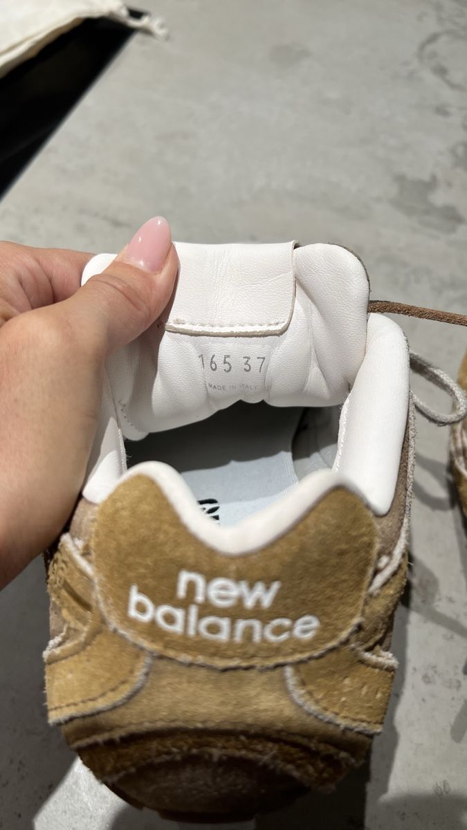 Miu Miu Herrenschuhe: Miu Miu x New Balance Sneaker – Neu (gemäss Beschreibung) aus Zürich von car_bd6x 4