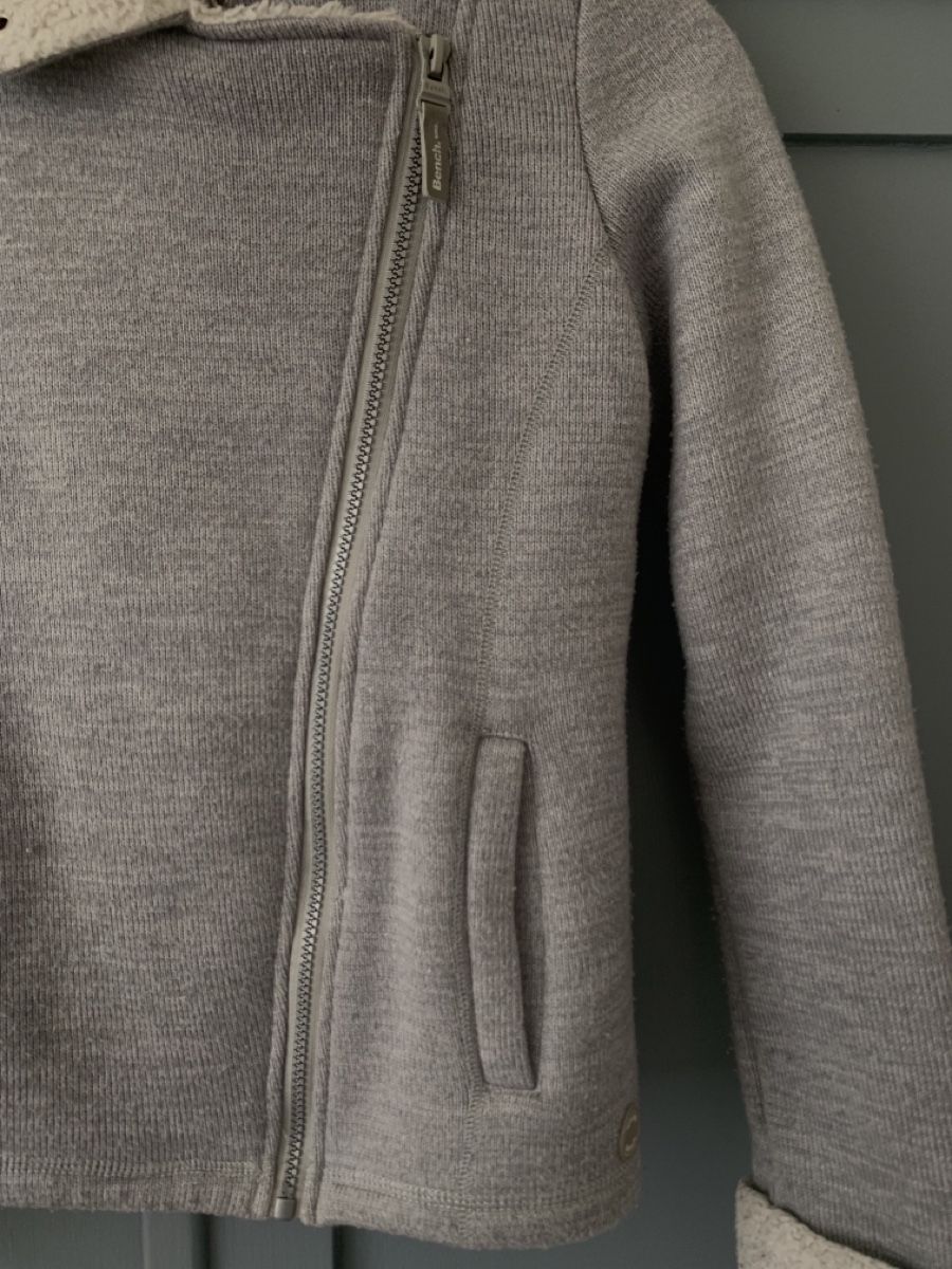 Bench Jacken & Mäntel: Strickjacke der Marke Bench in der Grösse 152 – Gebraucht aus Winterthur von goodwood68 1