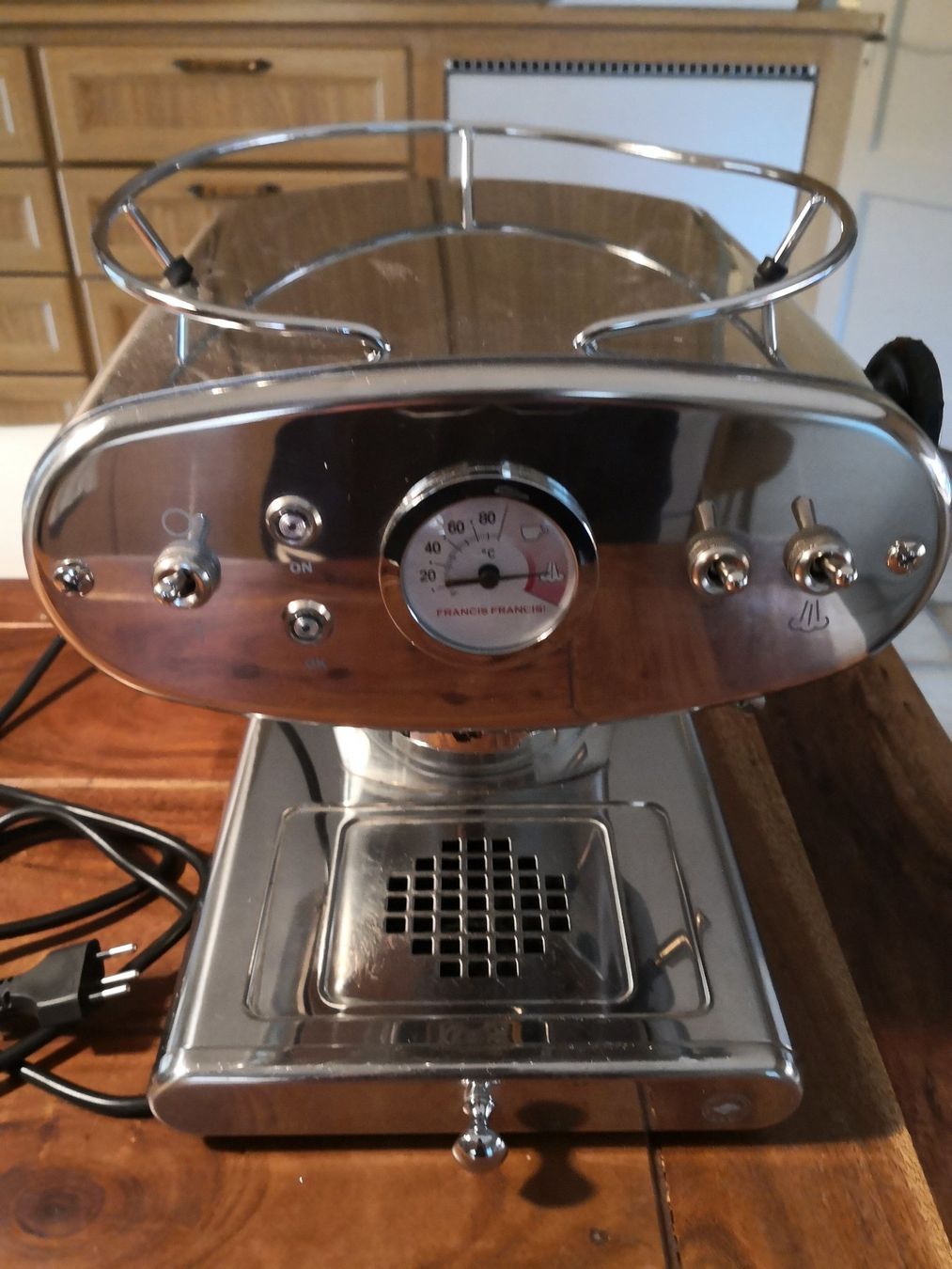 Macchine per caffè & Macchine per espresso: Espressomaschine Francis – Difettoso da Otelfingen venduto da 1476.
