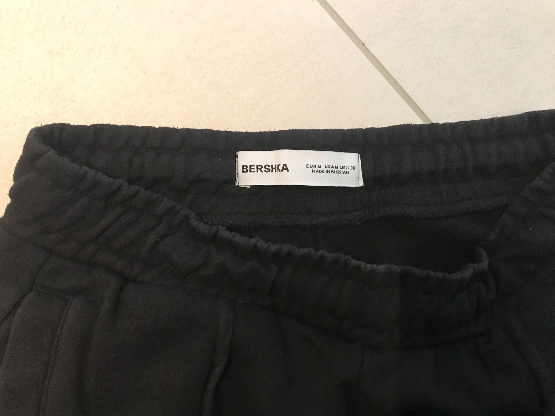 Bershka Pantaloni: Bershka Trainerhose schwarz Gr M – Usato da St. Margrethen SG venduto da kellenbh 2