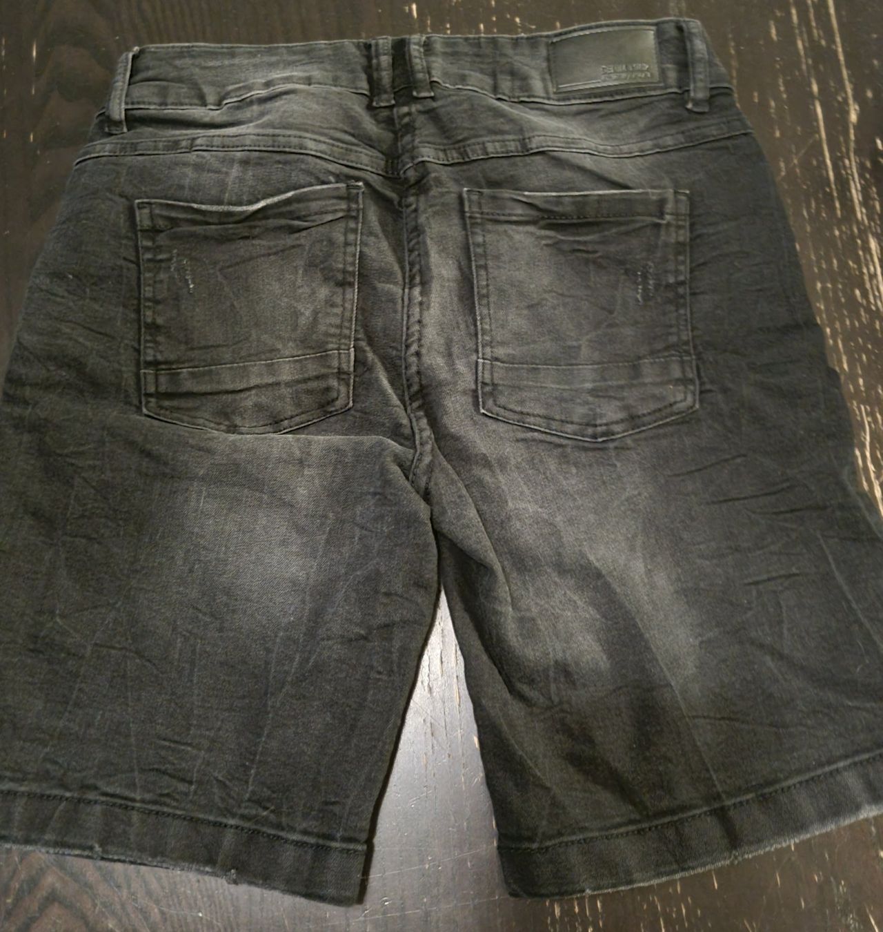 Jeans: Schwarze Denim Bermuda Shorts, Gr. 36 – Usato da Kaiseraugst venduto da muggel27 1