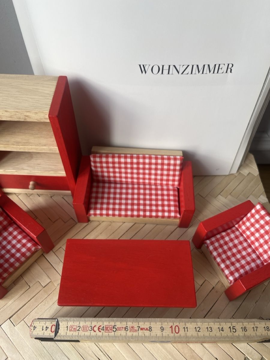 Case e mobili per bambole: Puppenmöbel aus Holz – Usato da Brugg AG venduto da Faint.Memory 6
