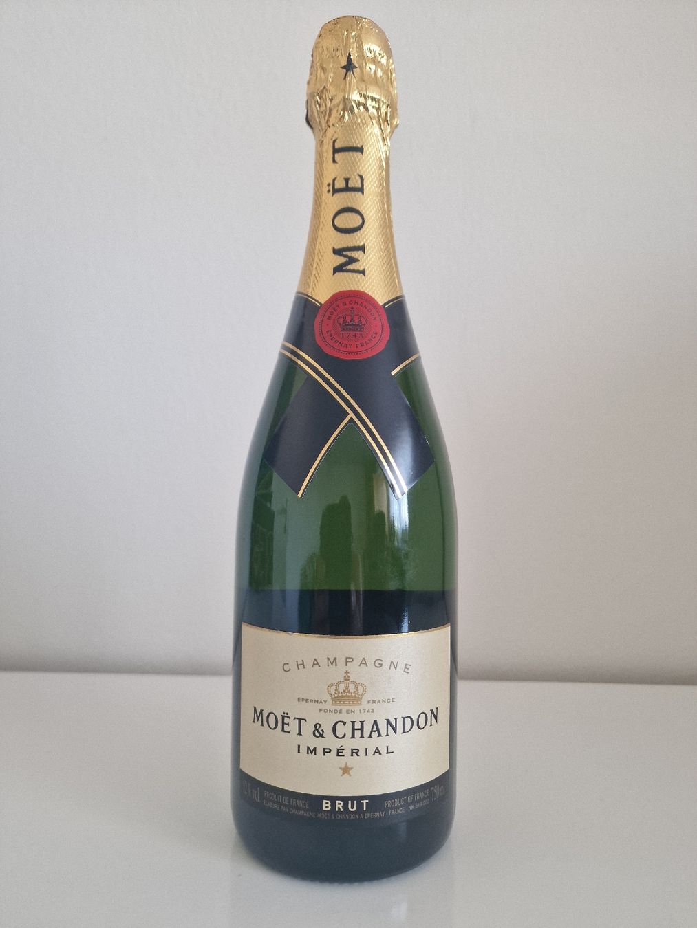 Moet Wein: Moët & Chandon Impérial Brut Champagner – Neu und originalverpackt aus Plaffeien von Rena88