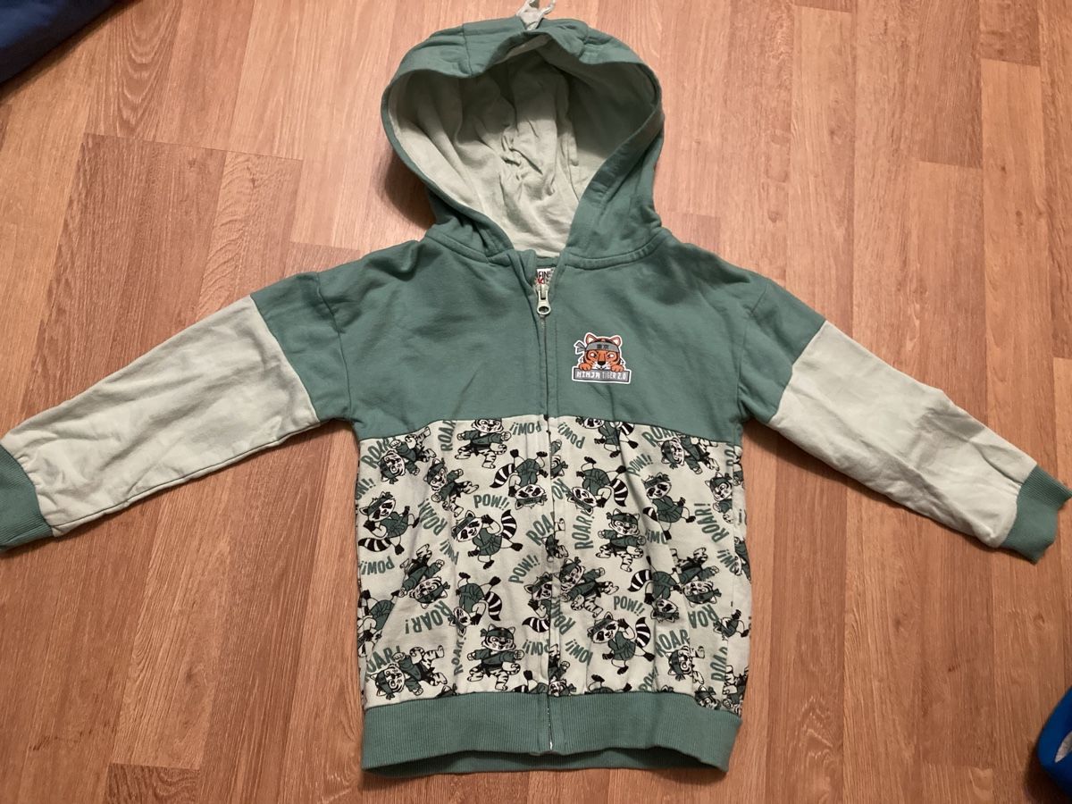 Vestes & Manteaux: Sweatjacke Gr. 122 – D'occasion à Emmenbrücke par JJ_89