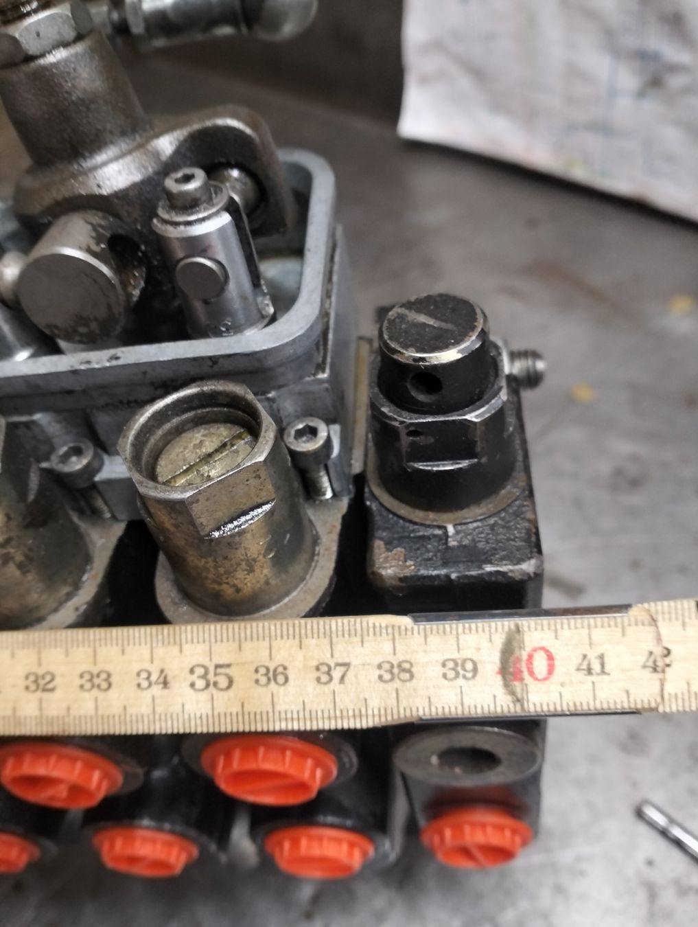 Altro per industria metallurgica: Hydraulik Ventil Block Holzkran Traktor  – Difettoso da Latterbach venduto da Janik3 5