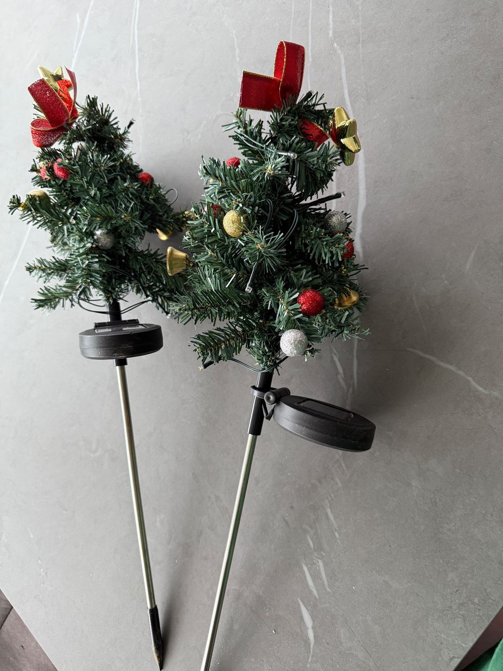 Tutte le decorazioni: 2 kleine Garten-Solar-Weihnachtsbäume – Usato da Altishofen venduto da UrsulaP0102 1