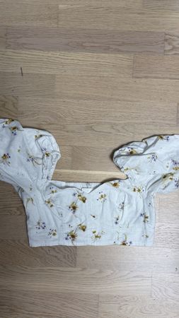 H&M Top fleuri blanc manches bouffantes Taille M bon état