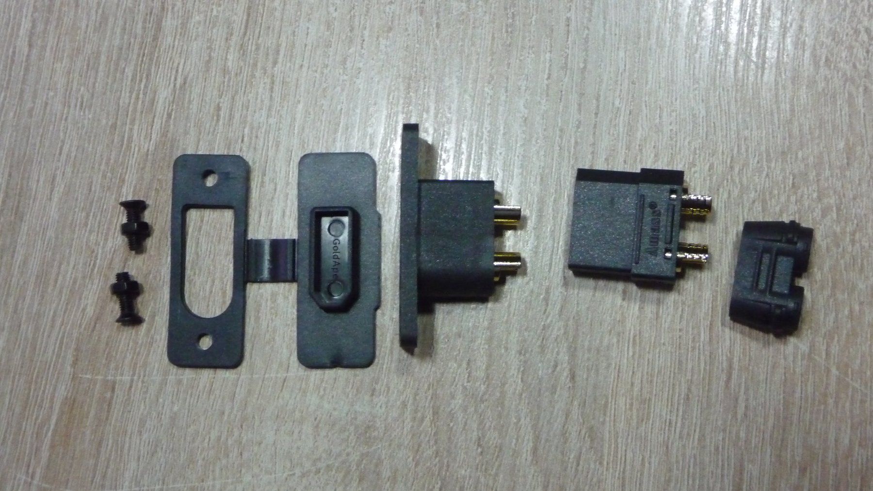 RC Modellbau: XT90 Einbaubuchse und Stecker – Neu (gemäss Beschreibung) aus Rapperswil SG von 1035f 1