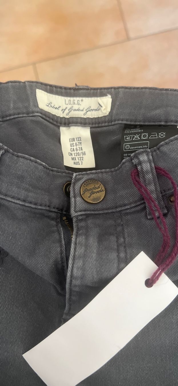 Pantaloni: Jeans grau gr.128 – Usato da Langnau am Albis venduto da dodi83 2