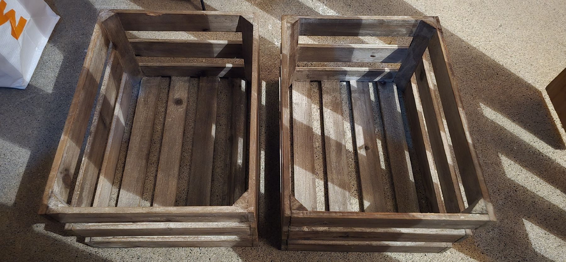 Casse di trasporto: 2 Holz Kisten für Deko oder Aufbewahrung – Usato da Baar venduto da Peugeot1988