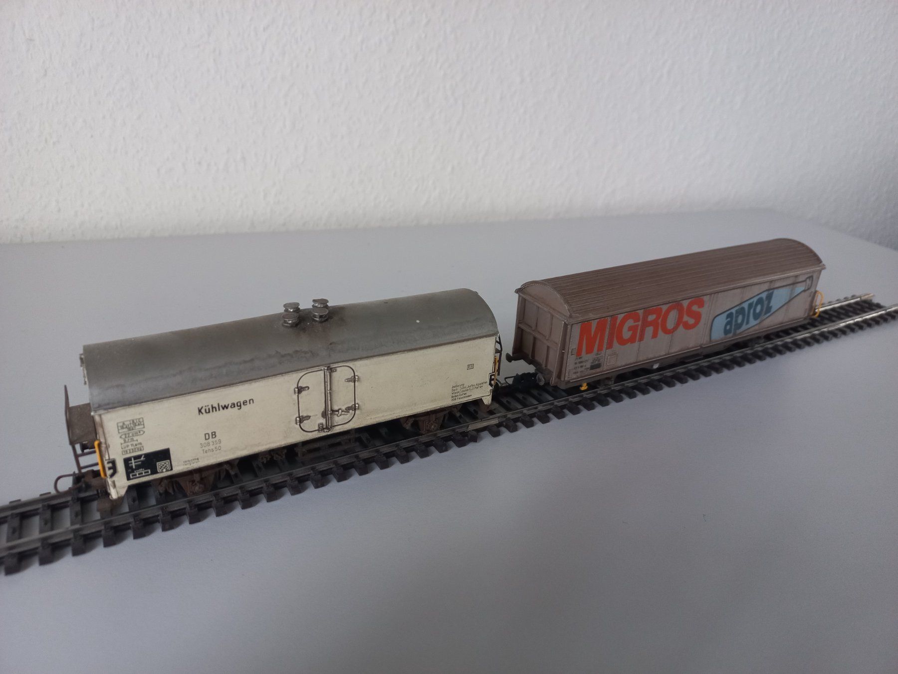 Märklin Modellini di ferrovie: 2 Güterwagen H0 Märklin u. Roco – Usato da Dornach venduto da MikadoUP