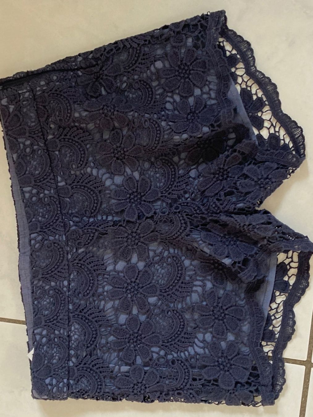 Benetton Pantaloni: SYSLEY Benetton short 12ans/150cm – Nuovo (secondo la descrizione) da domdidier venduto da picolo99