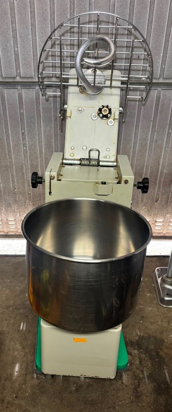 Appareils de cuisine: Teigknetmaschine – D'occasion à Spreitenbach par durmis04 1
