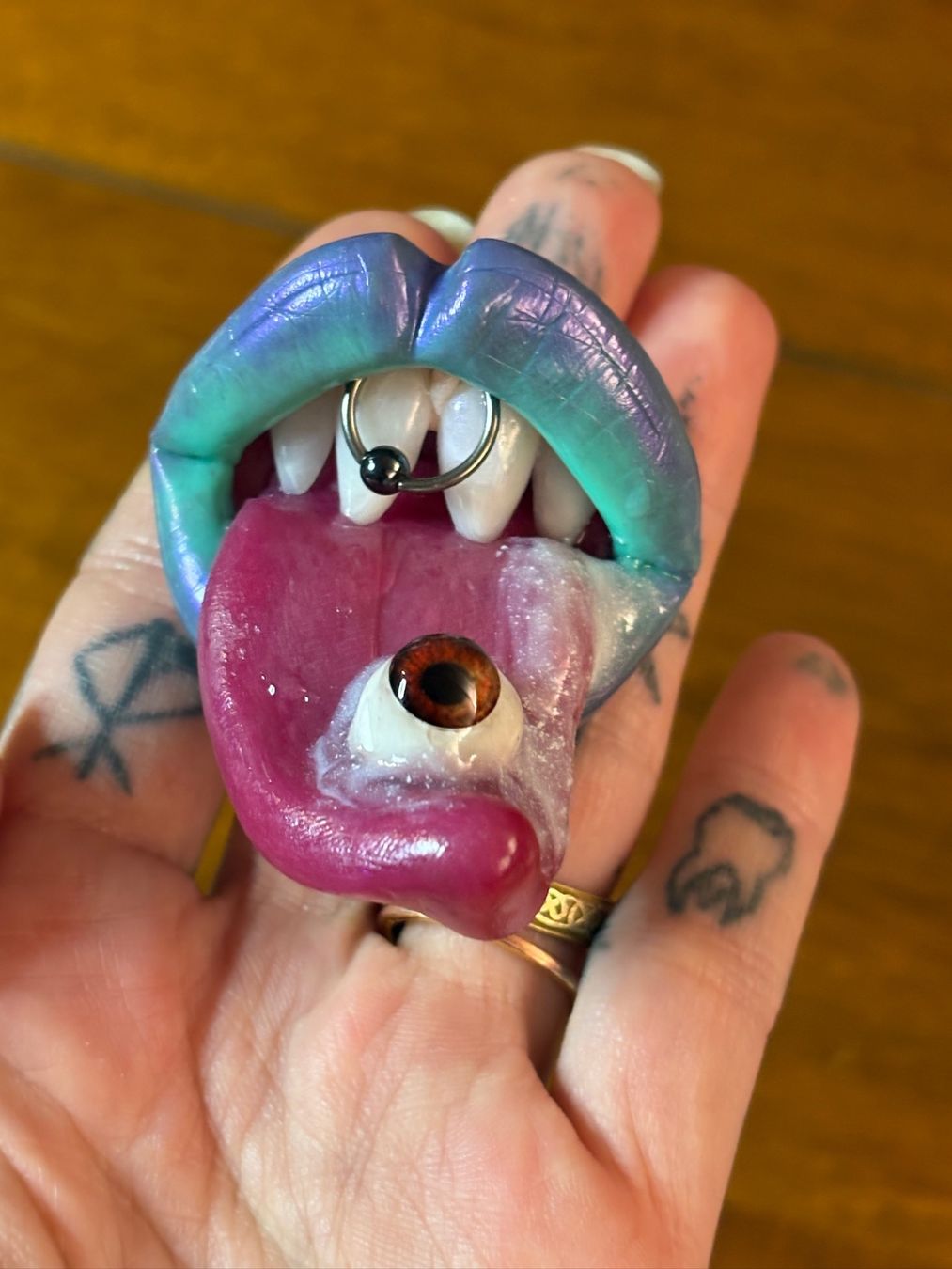 Statuette: Sofie’s World Pussy Eater Magnet – Nuovo (secondo la descrizione) da Erlinsbach SO venduto da sofieee