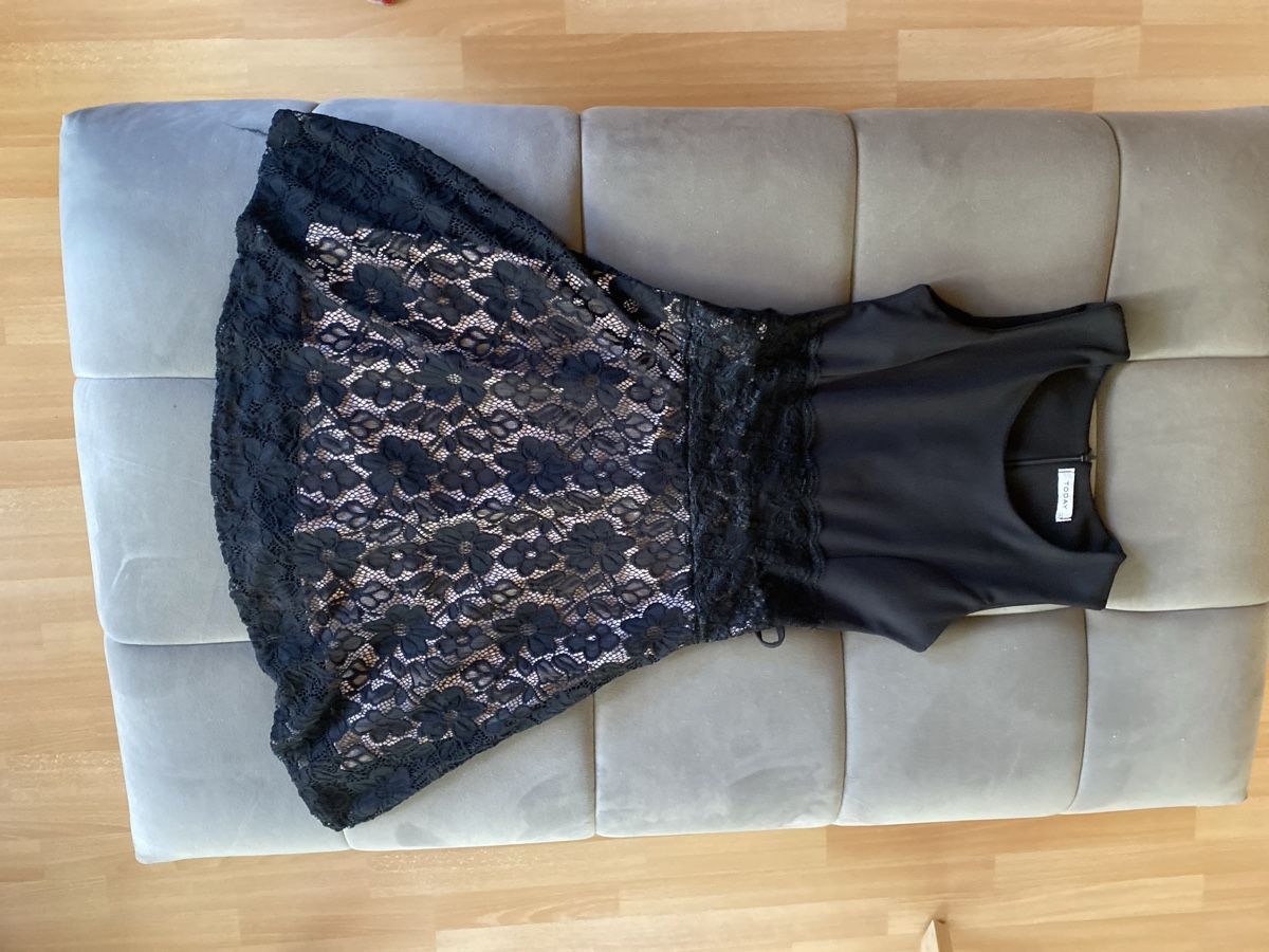 Vestiti: Elegantes schwarzes Spitzenkleid Gr. M – Usato da maienfeld venduto da milkywayicf