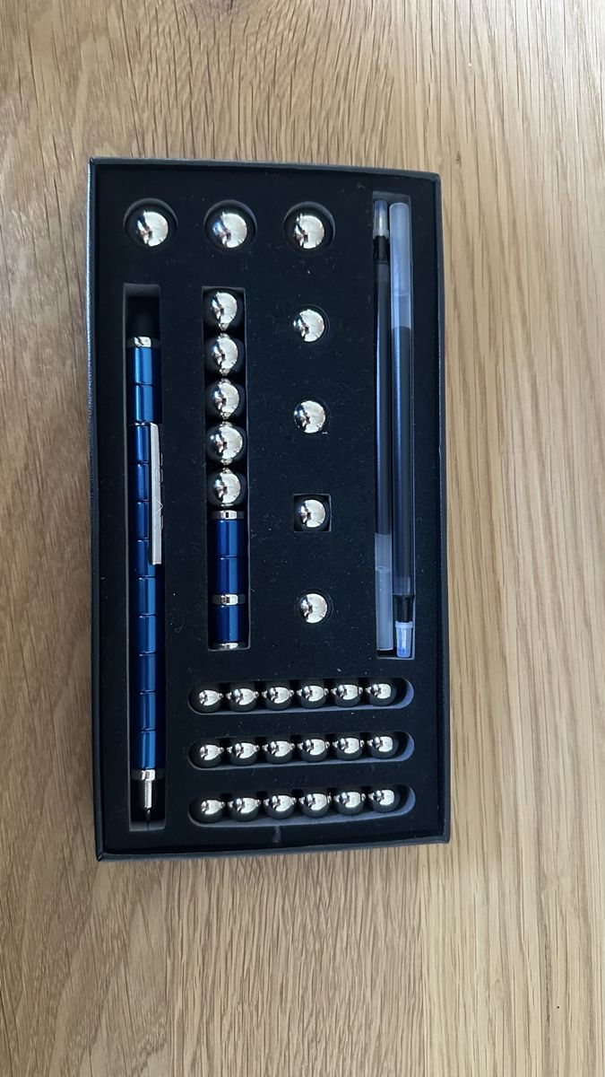 Penna & Evidenziatori: Magnetischer Fidget Pen – Usato da Aarwangen venduto da Wikipr 1