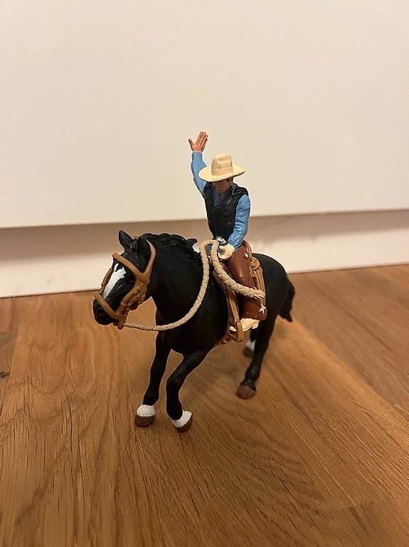 Giocattoli: Schleich Cowboy mit Pferd – Usato da Hünenberg See venduto da Dowjones