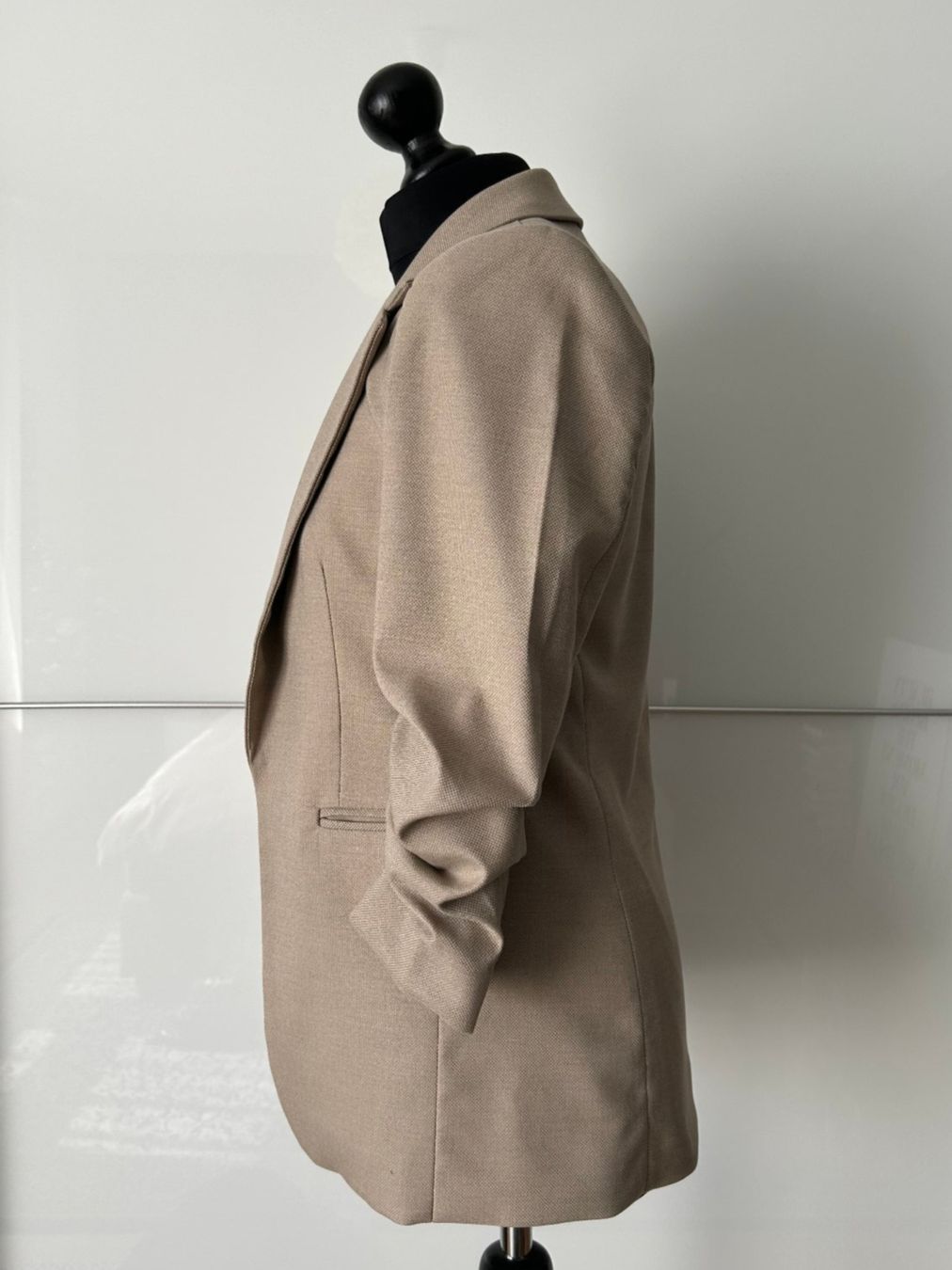 H&M Vestes: Blazer mit gerafften Ärmeln – D'occasion à Riedholz par rebeccas 2