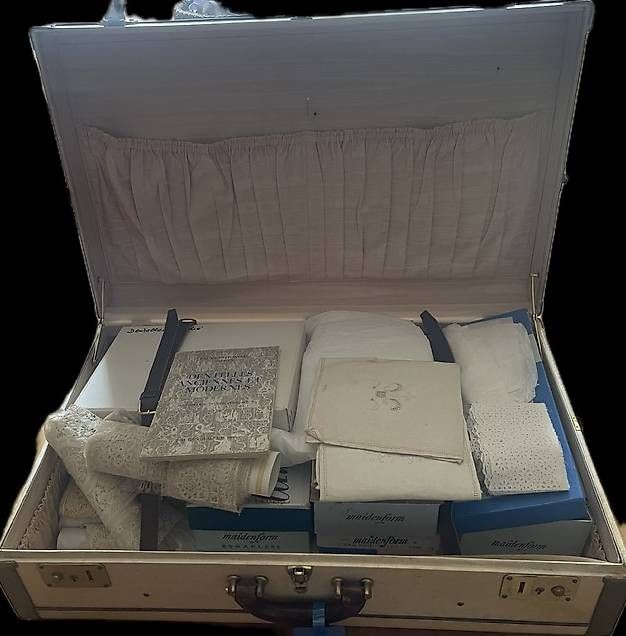 Valigie: Valise vintage en parchemin – Usato da Nyon venduto da Moeda 1