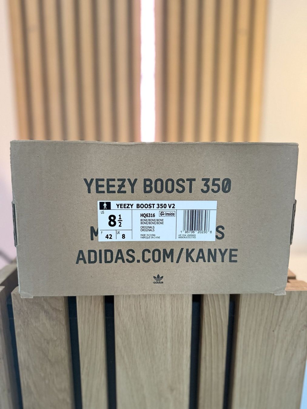 Adidas Scarpe da uomo: ✨Yeezy boost 350 v2 bone✨ – Nuovo e nell'imballaggio originale da Tobel venduto da Carbon-Store 1