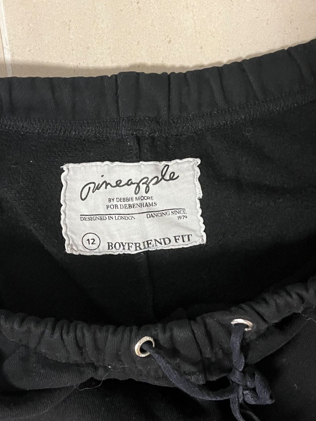 Pantaloni: Jogginghose von Pineapple Gr UK12/EU38 – Usato da Luzern venduto da Sono2 2