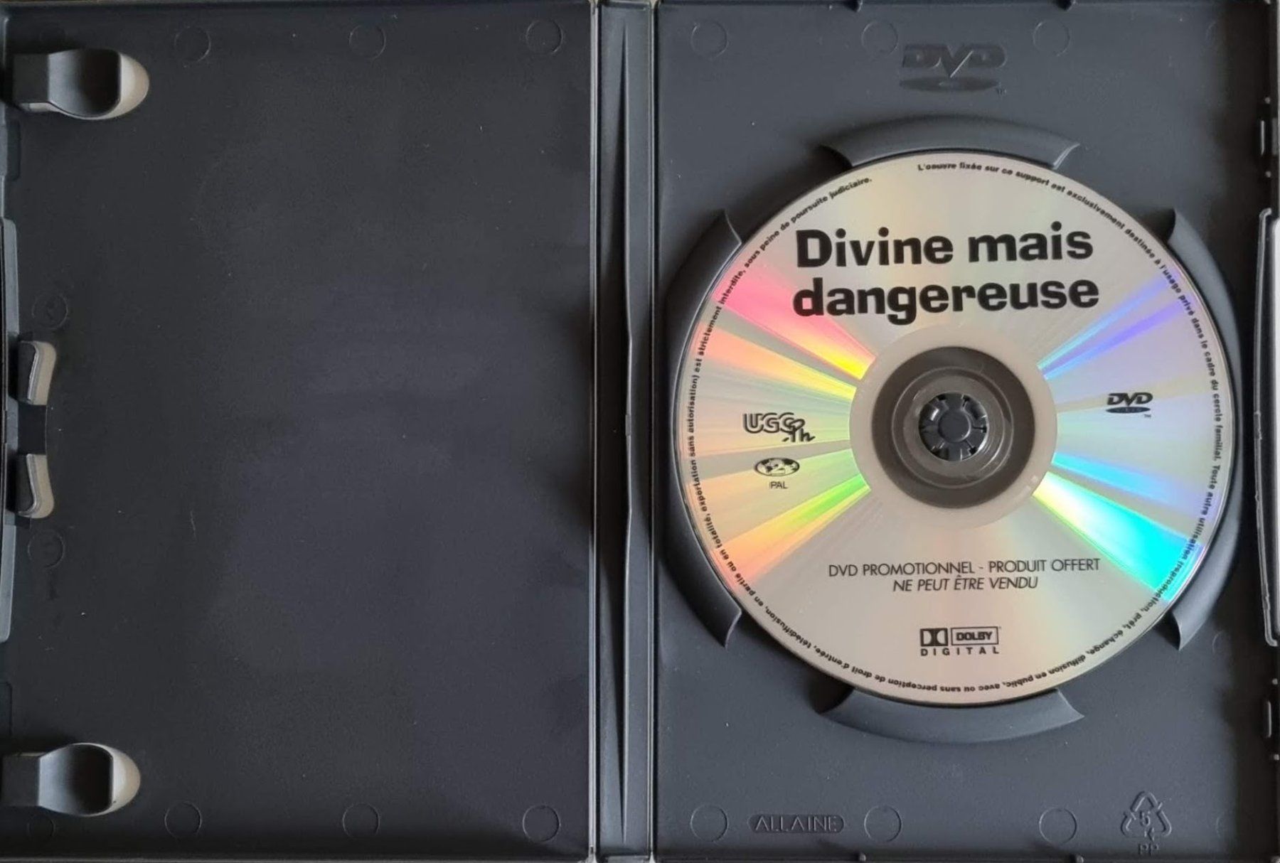 Tutti i DVDs: Divine mais Dangereuse (2001) – Usato da La Tour-de-Peilz venduto da Resize 2