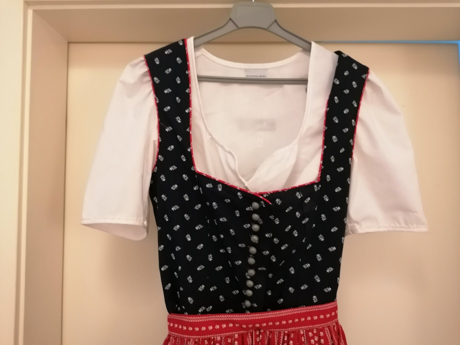 Kleider: Dirndl blau rot gemustert Grösse 38-40, lang – Neu (gemäss Beschreibung) aus Bösingen von Freejack69