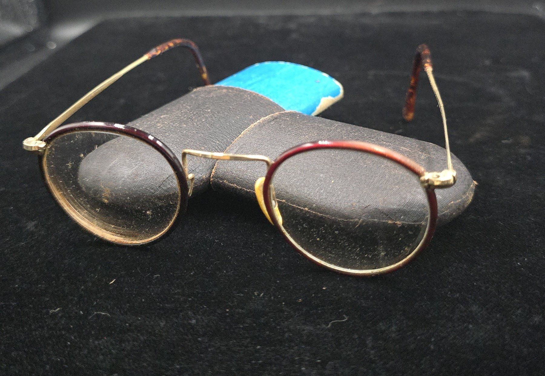 Occhiali & Lenti: Alte Brille mit Etu – Usato da Rorschacherberg venduto da snOOpydOg11