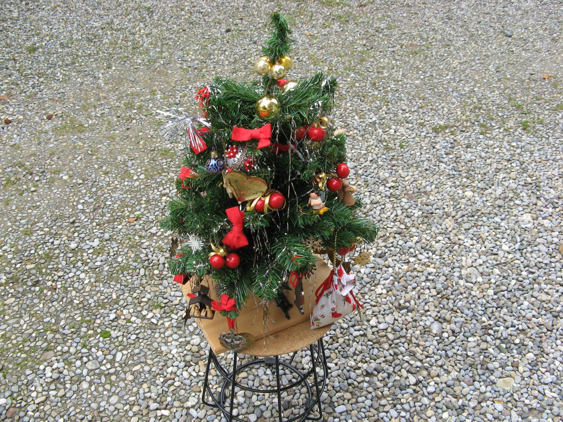 Tutte le decorazioni: künstlicher kleiner Weihnachtsbaum – Usato da Zürich venduto da apil 4