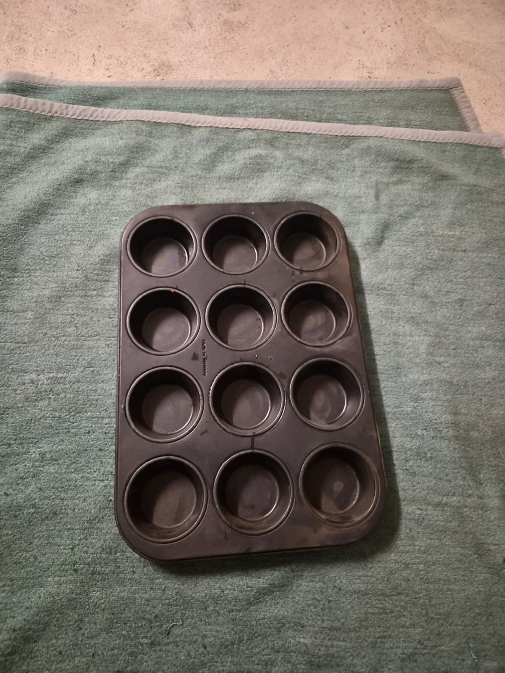 Backformen: Muffin Blech mit untersatz – Gebraucht aus Regensdorf von Mischa88
