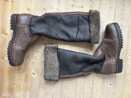 Kniehohe gefütterte Winterstiefel