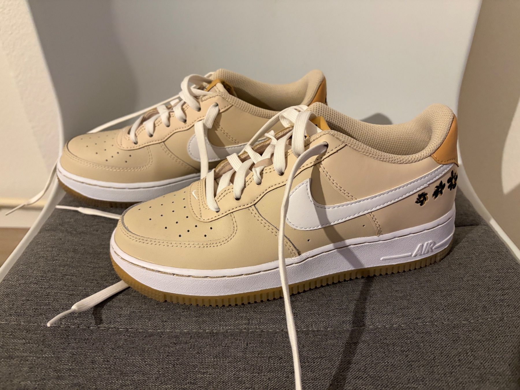 Nike Scarpe da uomo: Nike Air Force 1 Blumen  - Gr.38.5 – Nuovo (secondo la descrizione) da Birr venduto da EdmondM