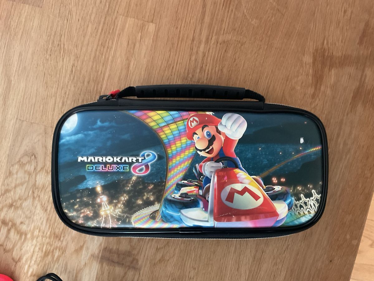 Nintendo Consoles: NINTENDO SWITCH MIT ZUBEHÖR  – D'occasion à Riniken par Bmini 1