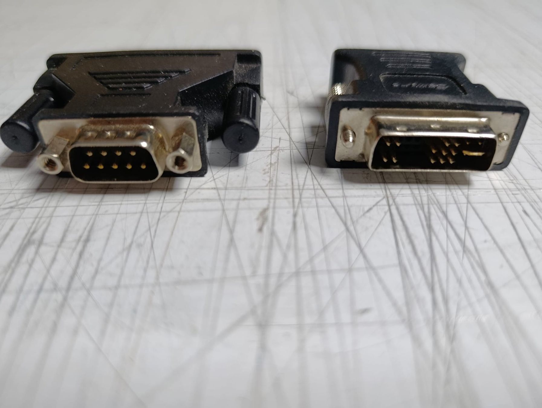 Laufwerke & Adapter: Computer-Adapter D-Sub und DVI gebraucht – Gebraucht aus Chur von slim777 1